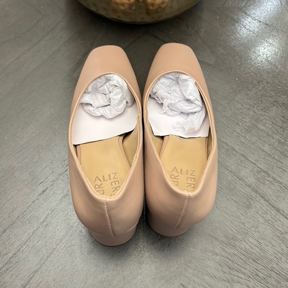 Naturalizer Warner Square Toe Pump (Wide) - Picture 9 of 13